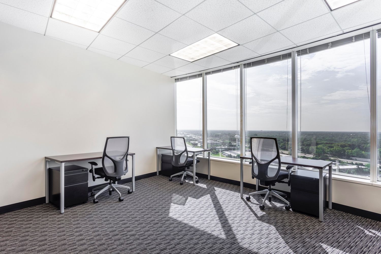One Lincoln Centre: 18 W 140 Butterfield Road, Oak Brook, IL 60181